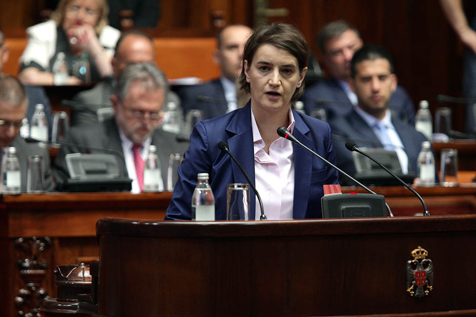 Srbija dobila vladu, i premijerku (VIDEO)