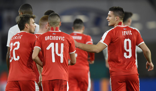 Srbija igra kao u transu, Mitrovićev novi gol, pa bomba Jovića! (video)