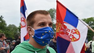 Srbija je zarobljena zemlja urušenih institucija