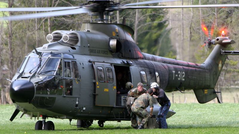 Srbija nabavlja tri helikoptera Super Puma, ugovor tokom posete Makrona
