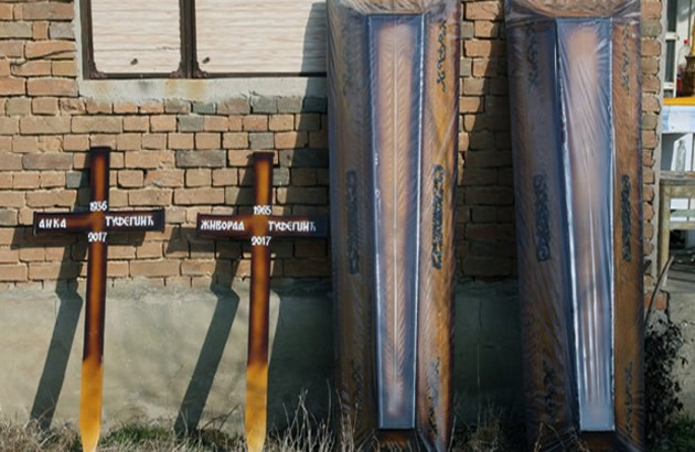 Srbija potresnije fotke danas nece videti Dva sanduka naslonjena na kucu u kojoj su zbog gladi i hladnoce umrli majka i sin (FOTO)