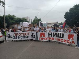 “Srbija protiv nasilja” u Nišu: Večeras blokada pružnih prelaza 