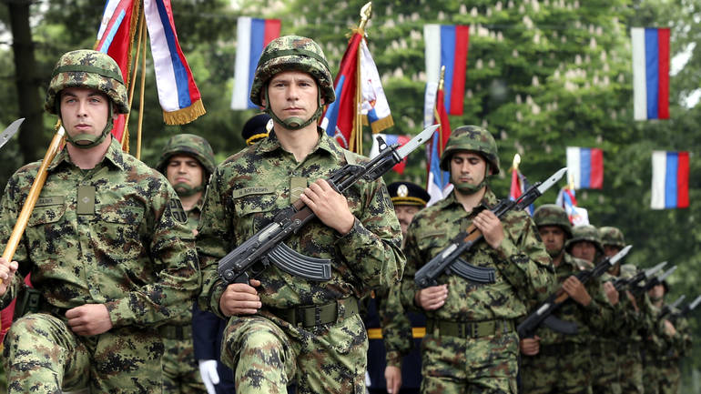 Srbija uvodi vojnu obuku za srednjoškolce