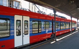 
					Srbija voz: Vandali kamenovali voz u Čačku 
					
									