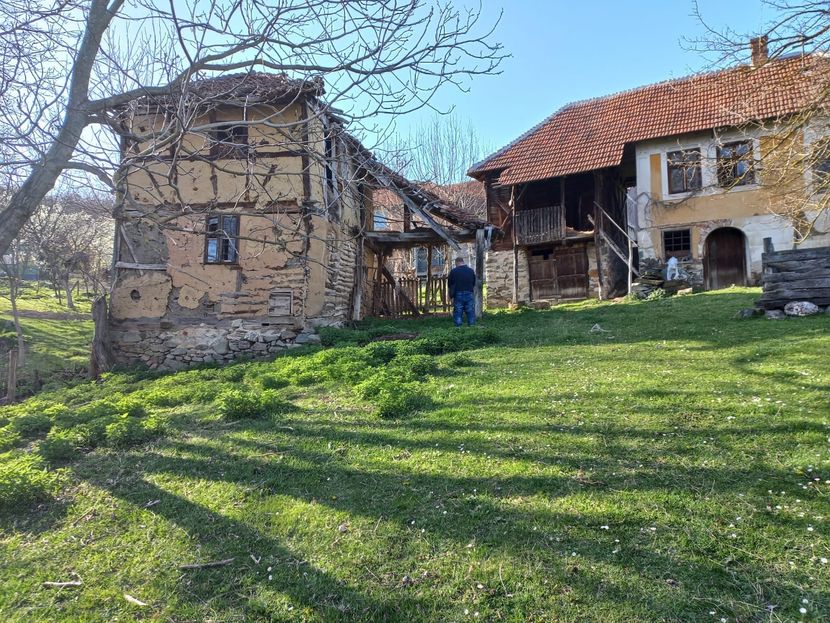 Srbin daje kuću, voćnjak i plac od 20 ari u blizini jezera za 12.000 € ili automobil