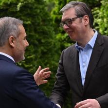 Srdačan susret Vučića s turskim šefom diplomatije: Potvrda snažnog partnerstva i poverenja...Turska potvrdila učešće na EXPO 2027