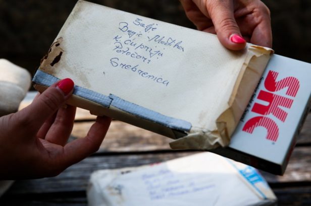 Srebrenica: Pisma i snimci iz 1994. koji nikada nisu stigli na željenu adresu (Video)
