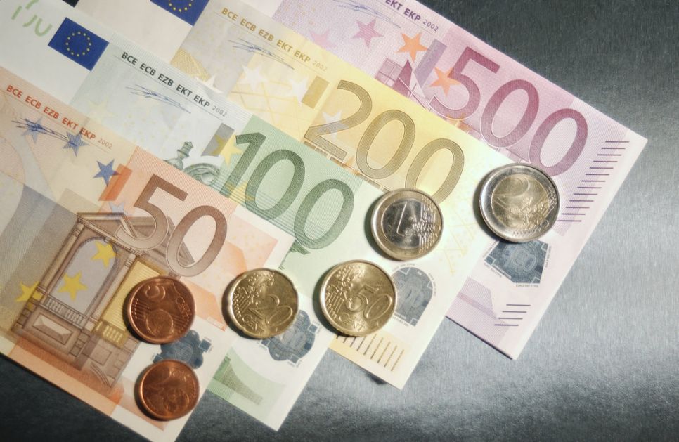 Srednji kurs dinara 117,5843 za evro