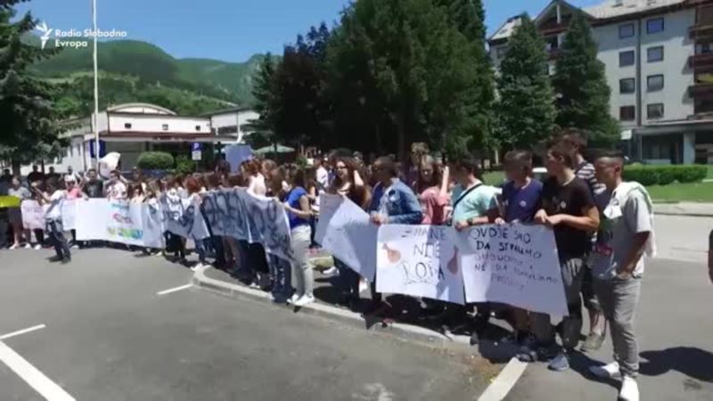 Srednjoškolci BiH protiv podijela u školama: Nećemo u nacionalne torove