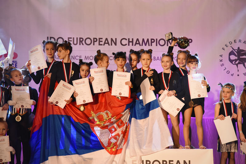 Srpski ples na vrhu Evrope! FOTO