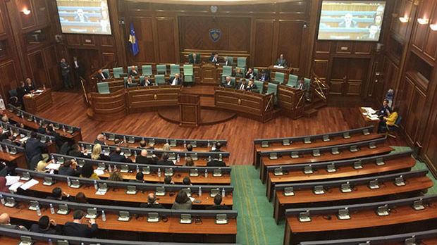 Srpski poslanici i ministri na sednici kosovske skupštine