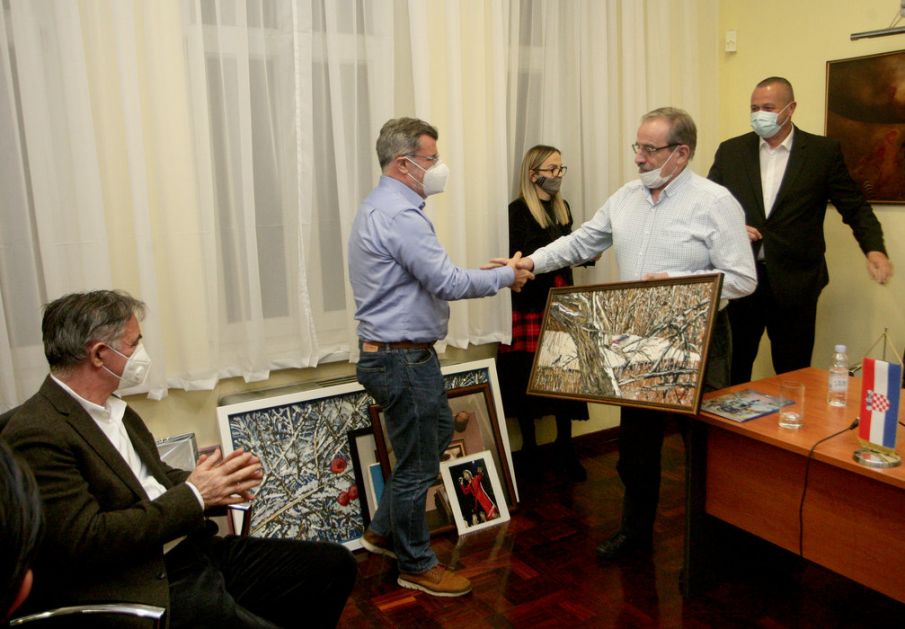 Srpski umetnici pomogli Baniji, prodajom slika do 800 hiljada dinara