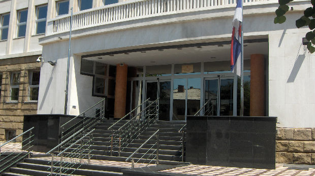 Srušili rampu ispred službenog ulaza Specijalnog suda