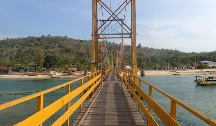 Srušio se most u Indoneziji, devetoro mrtvih