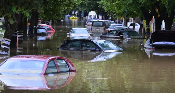 Šta da radite sa poplavljenim automobilom?
