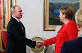 Merkelova i Makron zanemeli pred Putinom