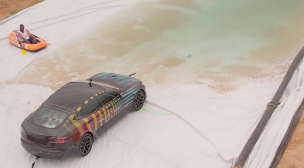 Šta se dešava kada pokušate da vozite Teslu Model S Plaid ispod 2 metra vode?