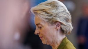 „Šta se dešavalo sa vakcinama, dešava se danas sa oružjem“: Berliner Cajtung oštro o presudi suda EU protiv Ursule fon der Lajen