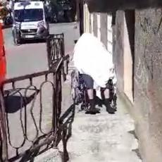 Šta se krije iza jezive scene ispred kovid ambulante u Pančevu? Otkriveno zbog čega je mrtav čovek satima stajao na suncu naočigled lekara!