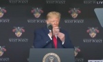 Šta se to DOGAĐA sa TRAMPOM? Predsednik SAD nije mogao da PODIGNE čašu sa vodom, doktorka smatra da treba da snimi mozak (VIDEO)