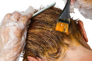 Šta treba da uradite pre farbanja kose da bi vam ona bila negovana i  primila boju koju ste želele