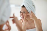 Stalno čačkanje kože lica i tela je opsesivno-kompulsivni poremećaj