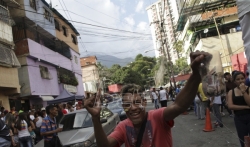 Stanovnici Karakasa blokiraju ulice uoči generalnog štrajka 