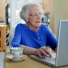 Starost je ženskog roda: U starijoj populaciji brojnije su žene i duže žive