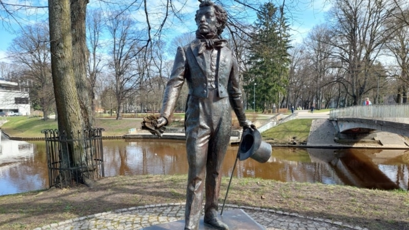 Statua Puškina uklonjena iz parka u Rigi