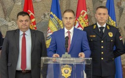 
					Stefanović: Policija zna ko je pretio porodici predsednika Srbije 
					
									