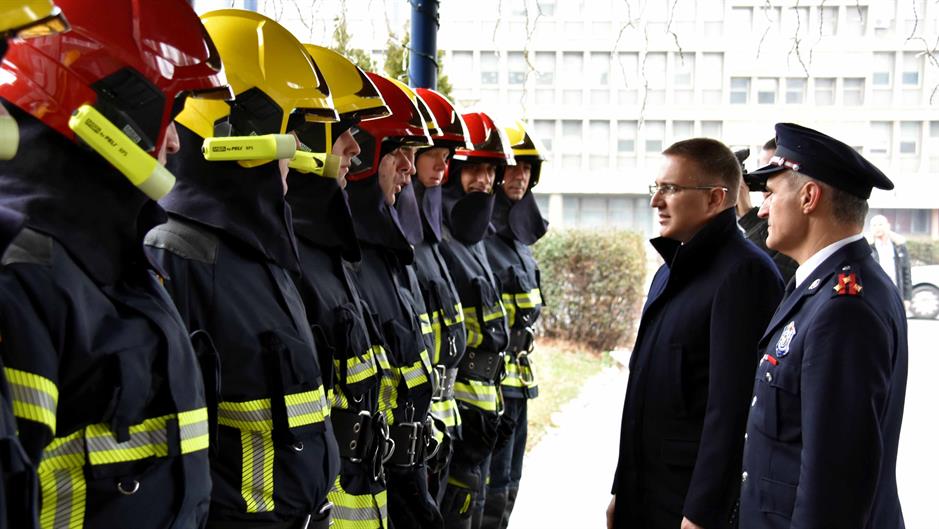 Stefanović: Prijem oko 150 novih vatrogasaca u 2018.