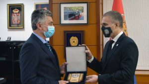 Stefanović dodelio priznanja zaslužnima za sprečavanje širenja epidemije