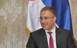 
					Stefanović i ambasador Albanije o unapređenju saradnje 
					
									