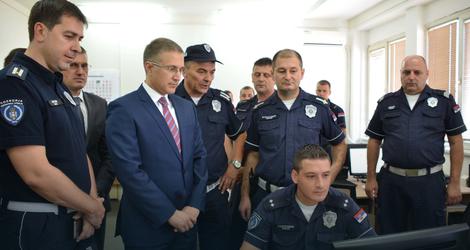 Stefanović obišao polaznike obuke za interventne patrole