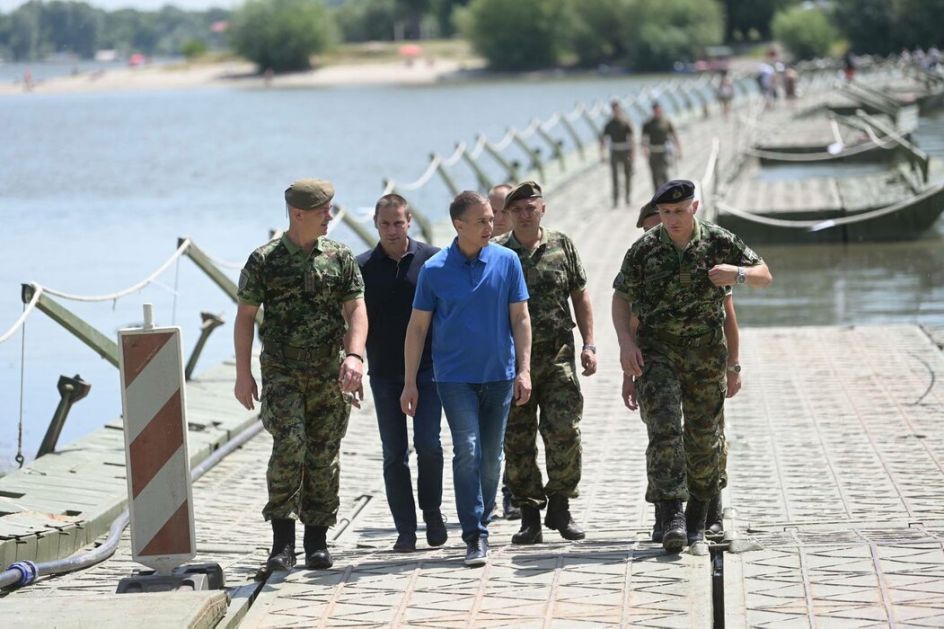Stefanović obišao posadu pontonskog mosta ka Lidu