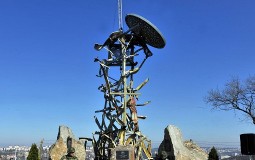 
					Stefanović položio vence na spomenik Straževica povodom godišnjice bombardovanja 
					
									