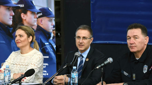Stefanović s polaznicima Centra za osnovnu policijsku obuku