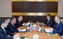 
					Stefanović sa sekretarom Saveta bezbednosti Azerbejdžana 
					
									