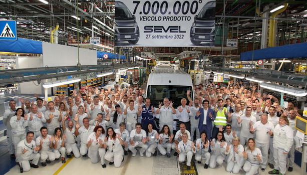 Stellantis slavi 7 miliona proizvedenih vozila u najvećoj evropskoj fabrici lakih komercijalnih vozila