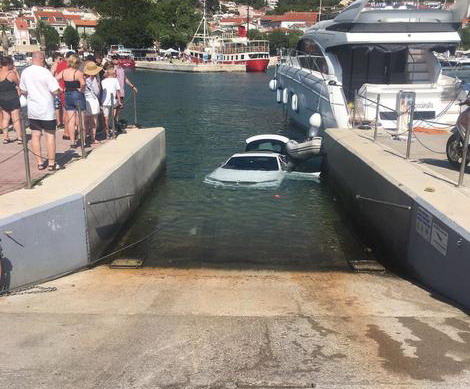 Stigli su u Hrvatsku svojim BMW-om, a onda ga parkirali u Jadransko more