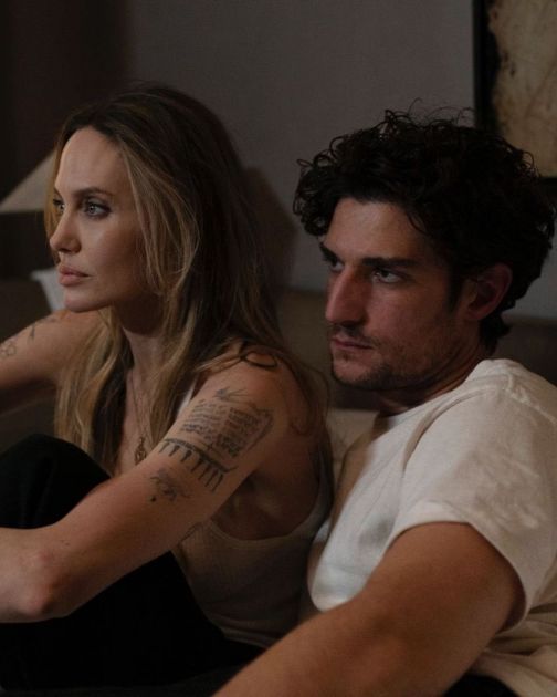 Stiže film „Couture“: Kritičari tvrde da je Angelina Jolie možda odigrala ulogu decenije