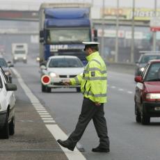 Stižu nova pravila za vozače u Srbiji: Ako vas snime s telefonom i bez pojasa čekaju vas paprene kazne