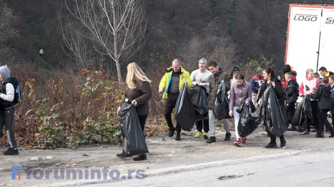 Stotinak volontera i volonterki učestvovalo u akciji čišćenja Prijepolja