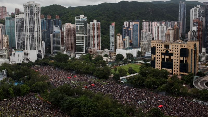 Stotine hiljada ljudi na mirnom protestu u Hong Kongu