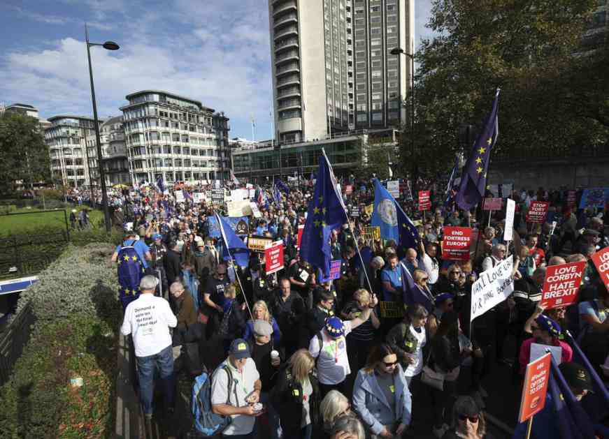 Stotine hiljada ljudi u Londonu protestvovalo protiv Bregzita, hoće novi referendum