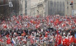 Stotine hiljada ljudi u stroju „Besmrtnog puka“ maršira Moskvom (VIDEO)