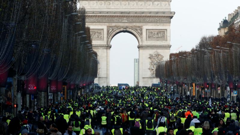 Stotine uhapšene na protestu Žutih prsluka u Parizu 