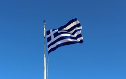 
					Stotinu Grka nije pušteno na parastos u Albaniji, jedan uhapšen 
					
									