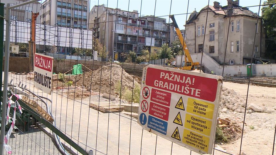 Stradao radeći na crno praktično pod prozorom Vlade Srbije