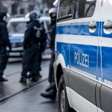 Stravično ubistvo u sred bela dana: Napadač nožem ubio ženu, pa pobegao - Policija traga za zločincem